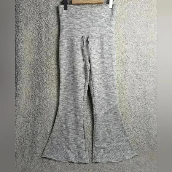 FREE PEOPLE MOVMENT jogger size XS very stretch Nice White and Gray color Flare - Picture 2 of 9